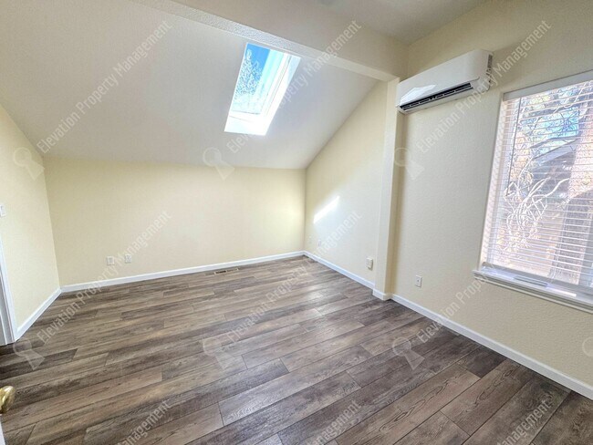 Building Photo - 4 BR Home in SE Bend with Canal Trail Access, Fenced Yard & Greenhouse