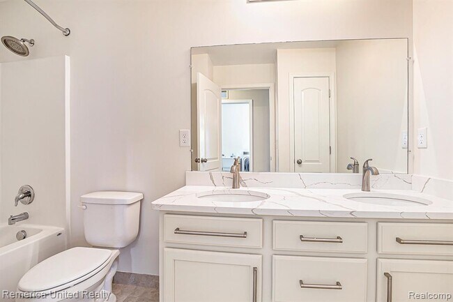 Building Photo - 59696 Twin Pines Dr