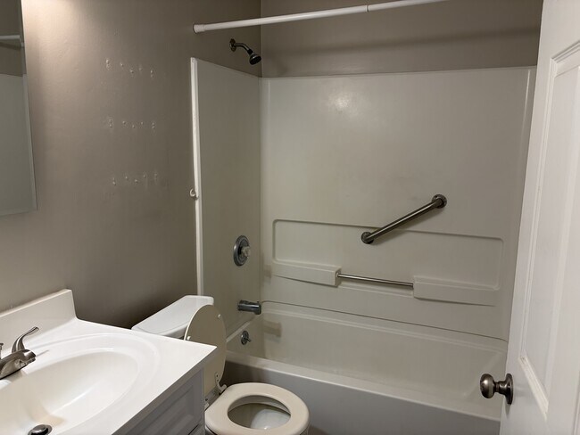 Building Photo - 7280 Cedar Knolls Dr