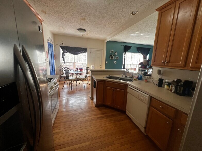 Building Photo - 360 Burch Rd