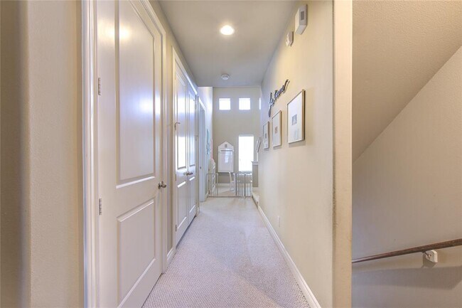 Building Photo - 1110 Sherwood Trail