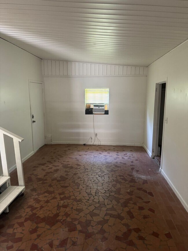 Building Photo - Four Bedroom, Two Bathroom House on Sharkey Street...Immediate Occupancy