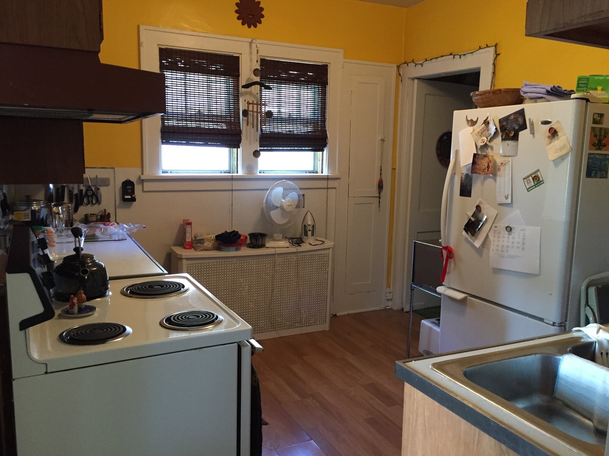 Kitchen - 42 Pinewood Ave