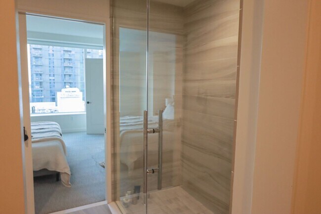 Building Photo - Luxurious Jewel high-rise condo unit; FULL...