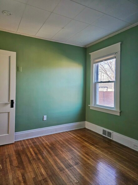 Building Photo - 148 Nassau Ave