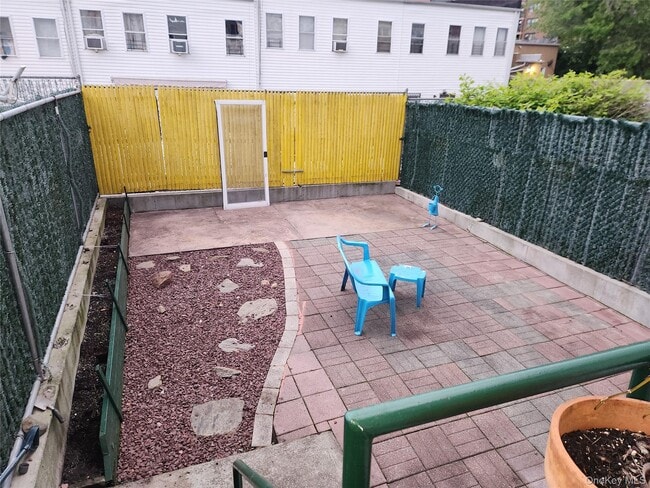 Building Photo - 2087 Daly Ave