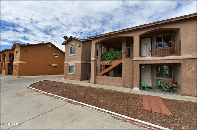 Building Photo - 3404 Blue Earth Ln
