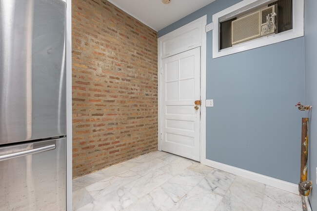 Building Photo - 1329 W Addison St