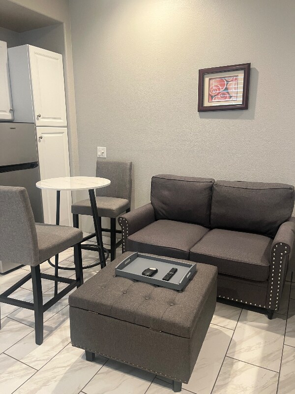 Building Photo - 8418 Lourenco Ln