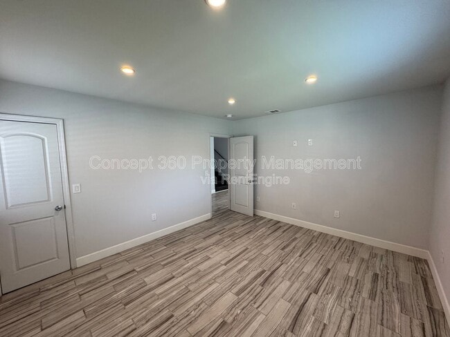 Building Photo - 1143 W 163rd St
