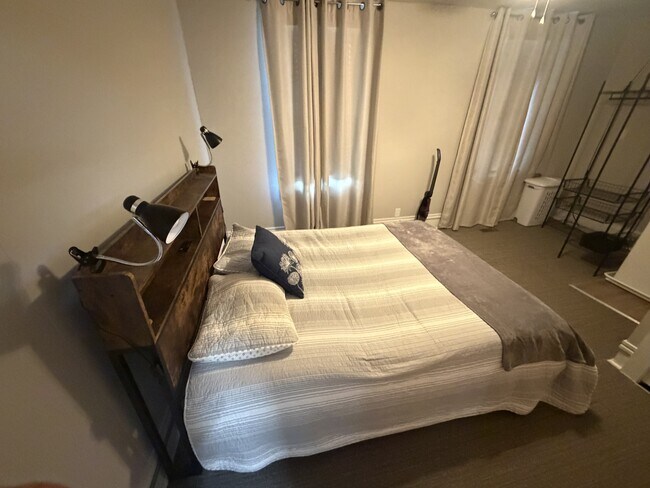 Building Photo - 404 N Washington St