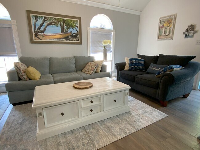 Building Photo - 943 Ashley Ln