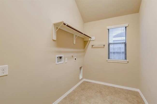 Building Photo - 5615 Stoneridge Ct