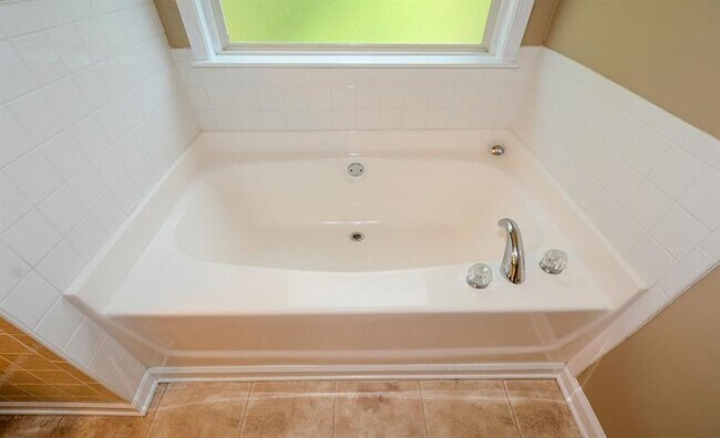 Building Photo - 4166 Round Stone Dr