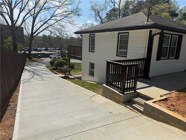Building Photo - 1288 Northwest Dr NW