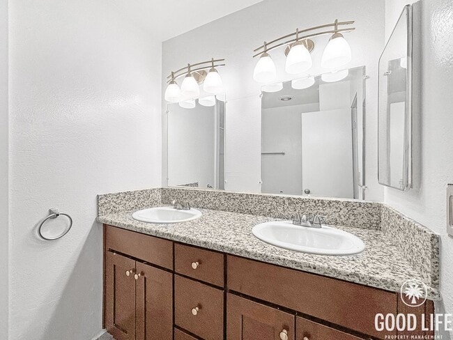 Building Photo - Charming 2BD/2BA Condo in El Cajon W/ A/C, W/D, Front/Back Patio, & Community Pool!