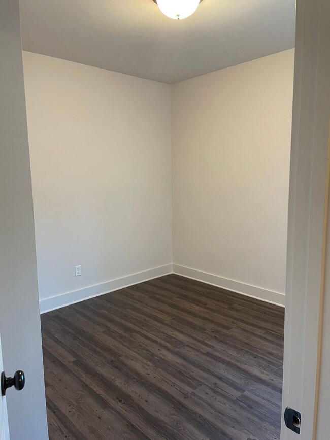 Building Photo - 3 Bedroom Home With Spacious Garage