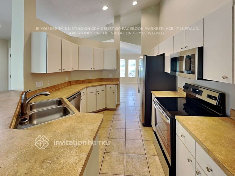 Building Photo - 6923 34th Ave E