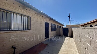 Building Photo - 1838 S Rosemont Ave