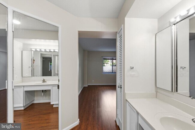 Building Photo - 5904 Mt Eagle Dr