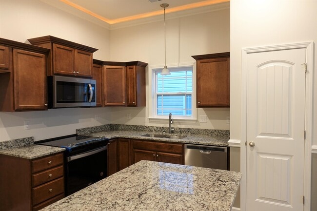 Building Photo - 755 Spartan Commodor Ln