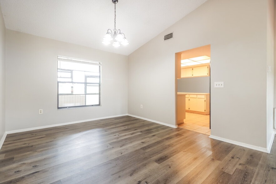Building Photo - 2225 Hidden Meadows Dr E