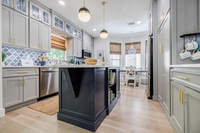 Building Photo - 2105 Brookridge Ter