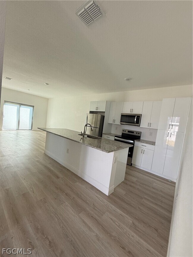 Building Photo - 1135 Harvest Ave