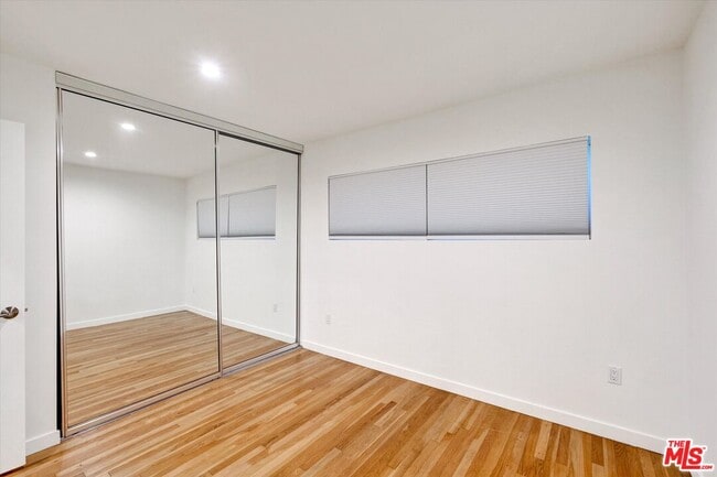 Building Photo - 5400 W 82nd St