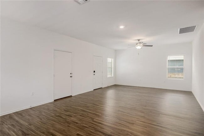 Building Photo - 7109 Spirit Hill Rd