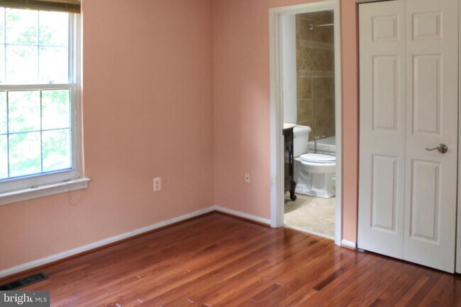 Building Photo - 3032 Churchill Ct