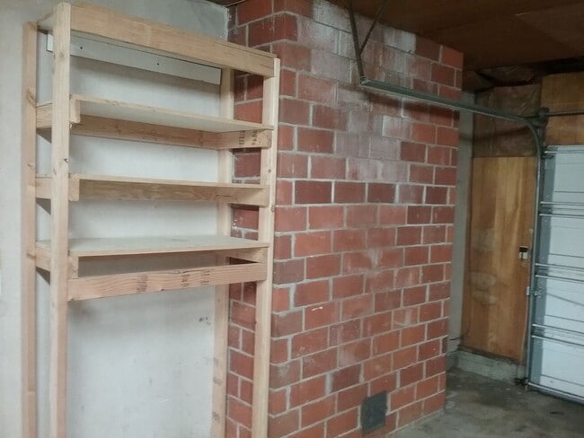 Building Photo - Updated Three Bedroom Home in Keizer