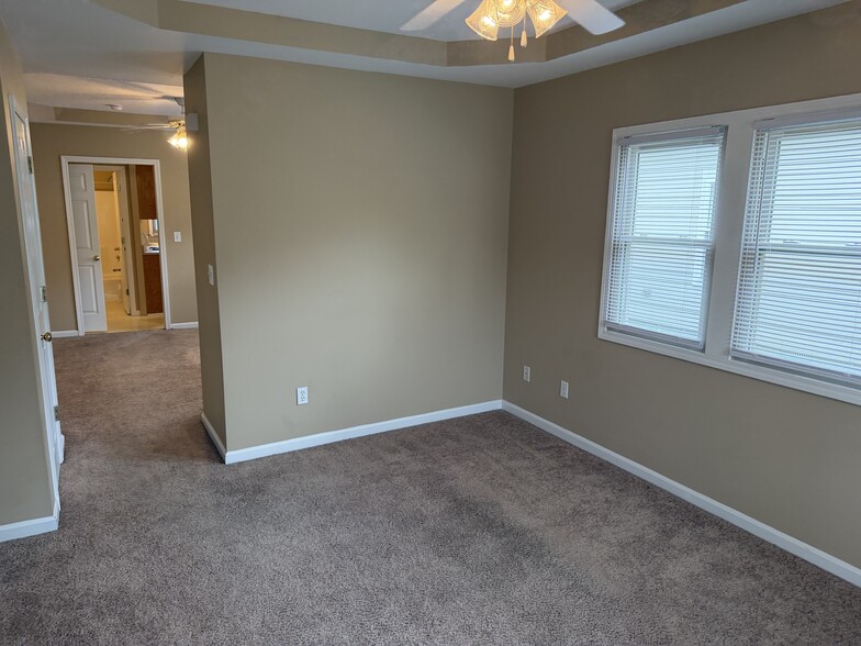 Building Photo - 318 W Kenwood Way