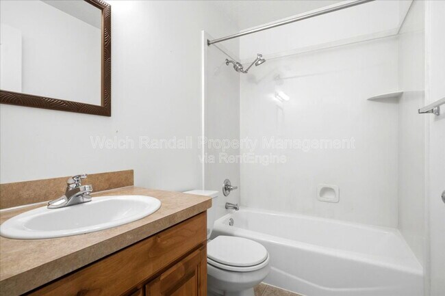 Building Photo - 672 E Clearwater Dr N