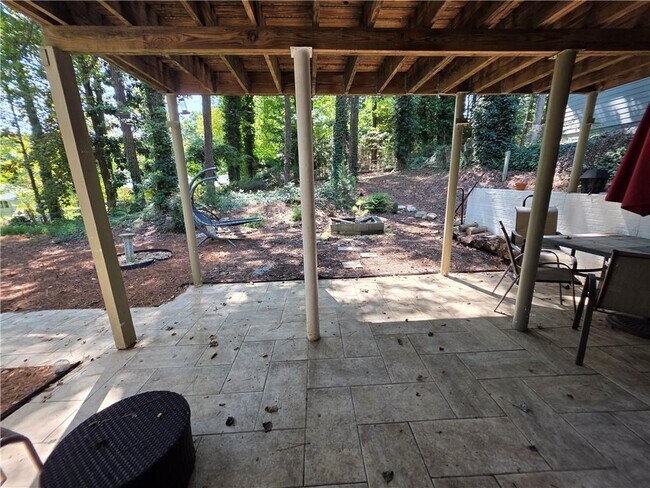Building Photo - 4694 Shallowford Rd