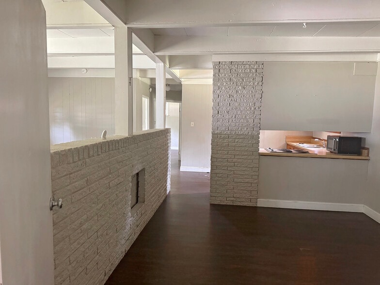 Dinning Area - 907 Hill N Dale Dr