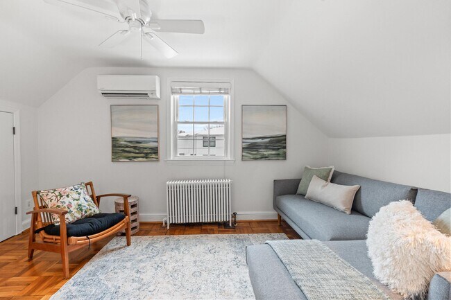 Building Photo - 1700 Dewitt Ave