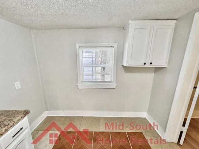 Building Photo - 2603 Carnes Ave