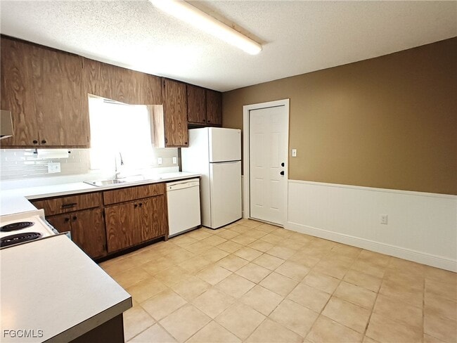 Building Photo - 1848 Winkler Ave