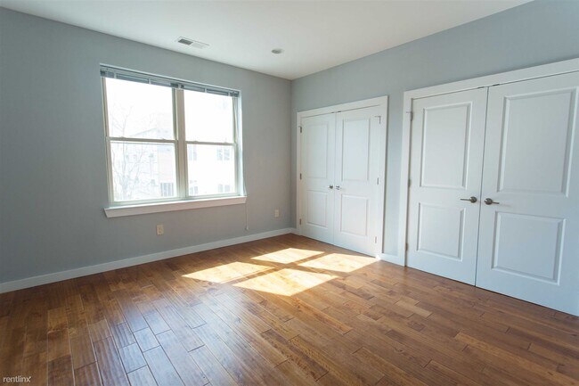 Building Photo - 2 br, 2 bath 4plex - 1926 BROWN ST Unit 3