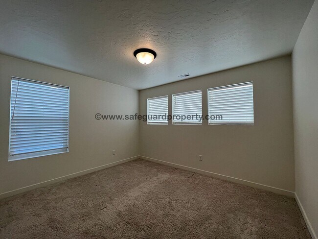 Building Photo - Fabulous Home in Eagle Mountain