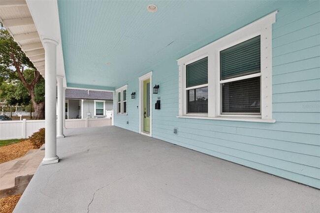 Building Photo - 506 E Robles St