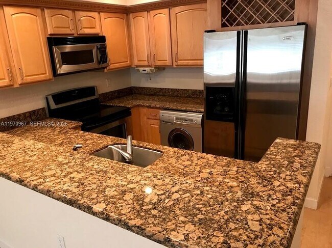 Building Photo - 151 NE 16th Ave