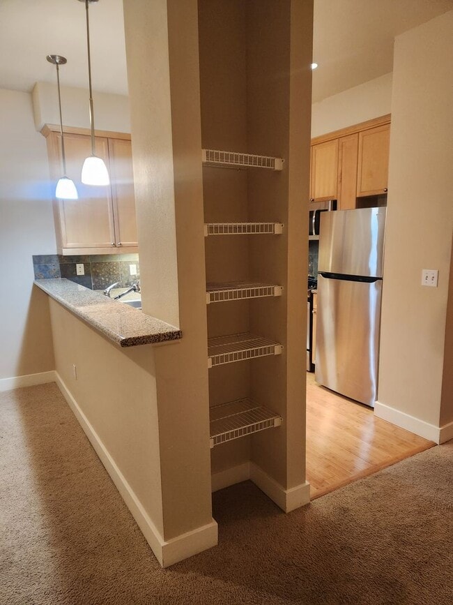 Building Photo - Washington Ave #306