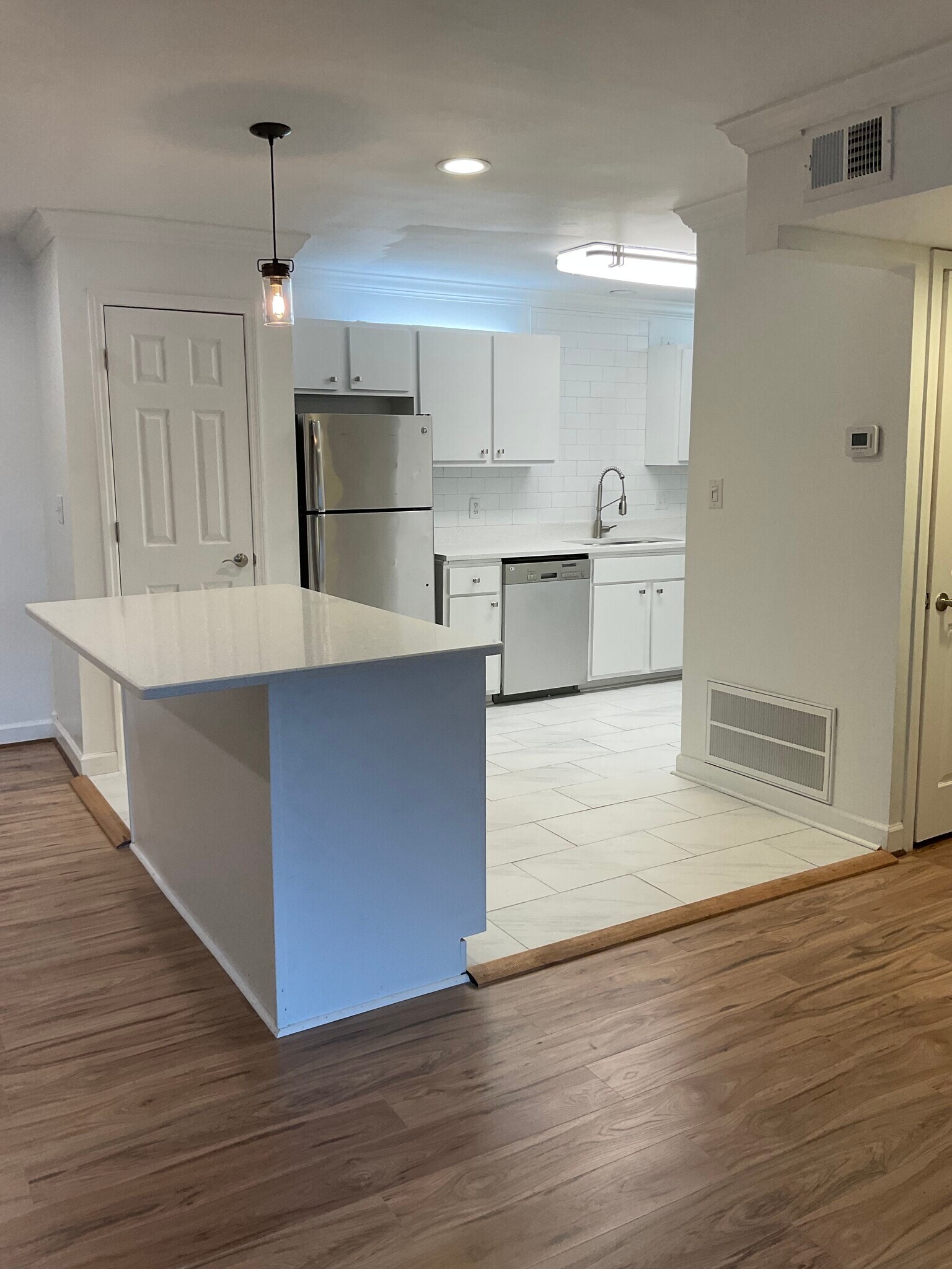 Building Photo - 1019 Woodland Vlg