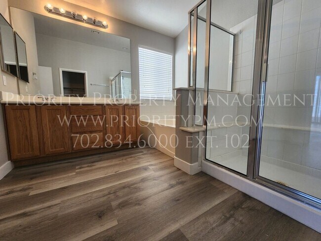Building Photo - Northwest SINGLE STORY !   3 Bed/2 Bath