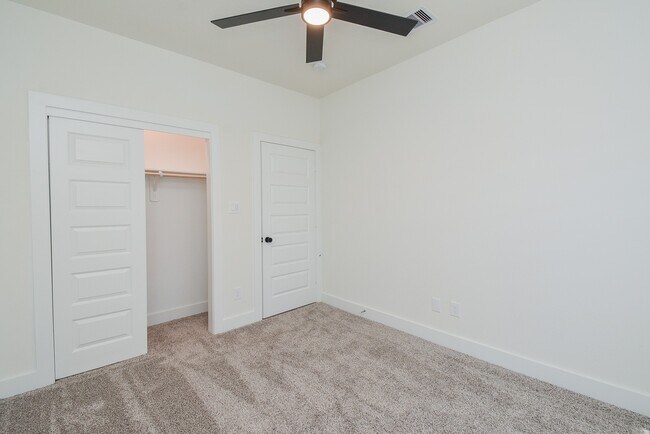 Building Photo - 16559 Oasis Glade Dr