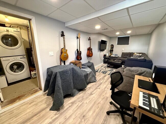 Building Photo - 31 York Ave