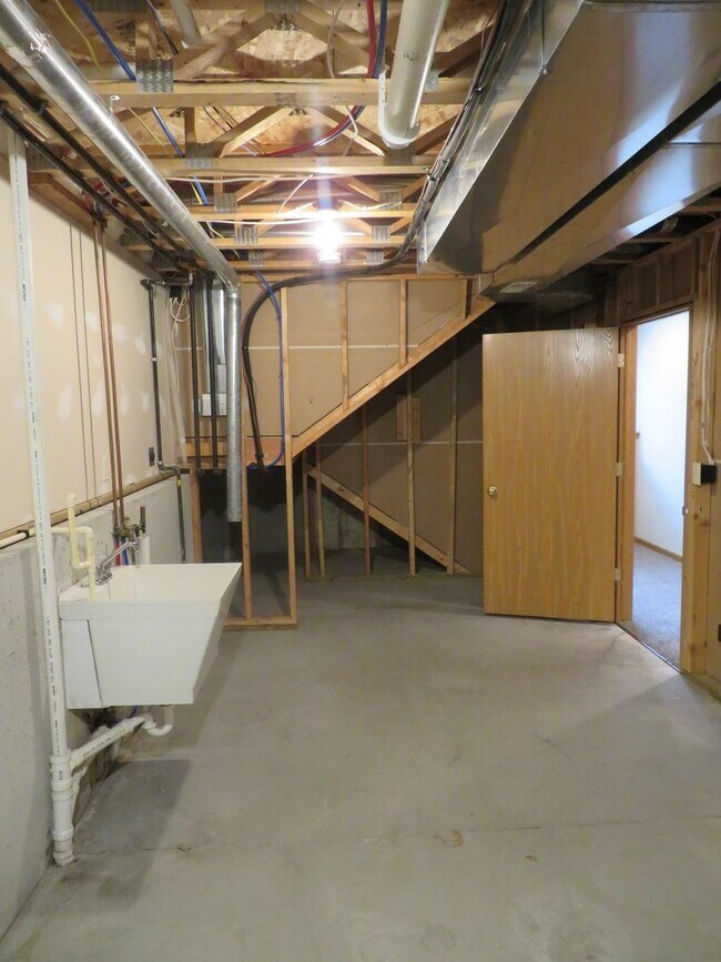 Building Photo - Raco 130/134 Nordic
