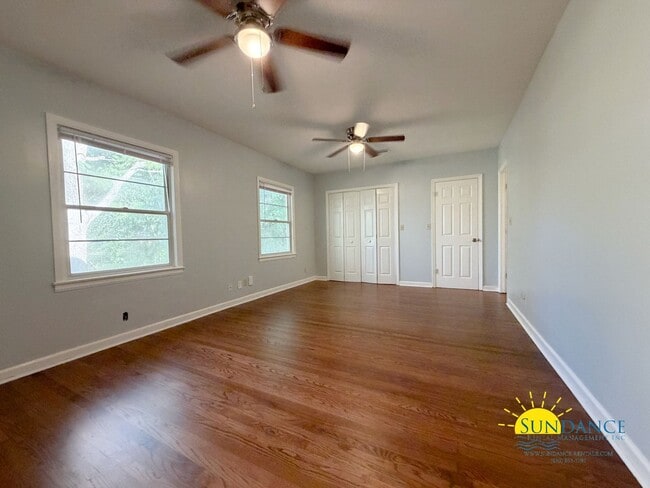 Building Photo - Freshly Painted 3BR/2BA Home Near Santa Rosa Sound & Choctawhatchee Bay!
